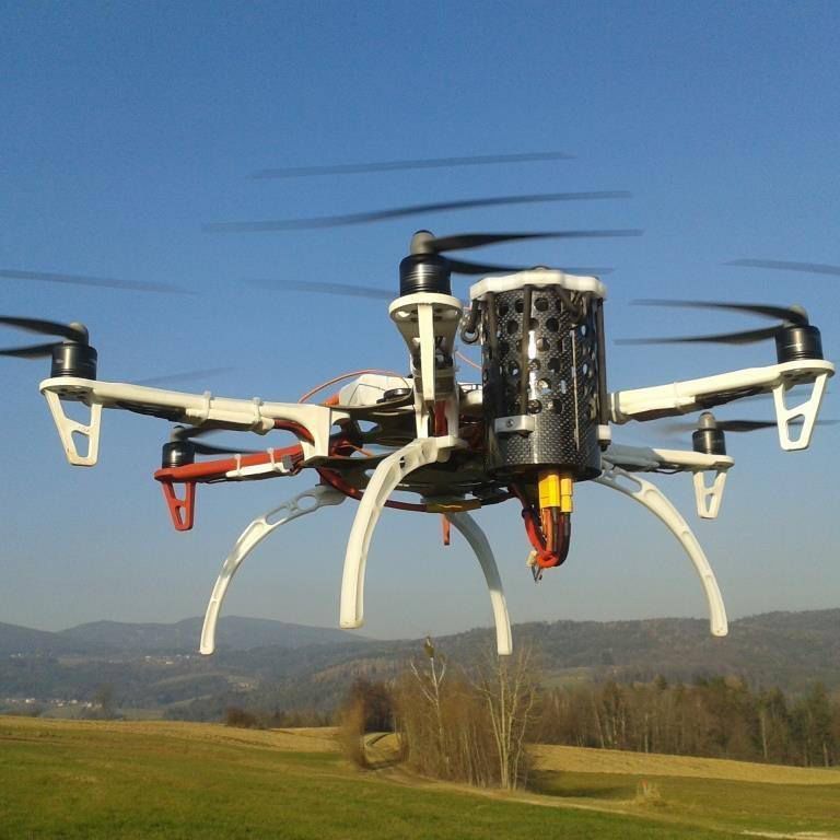 What are the characteristics and application scopes of various wireless communication methods between drones and ground stations？